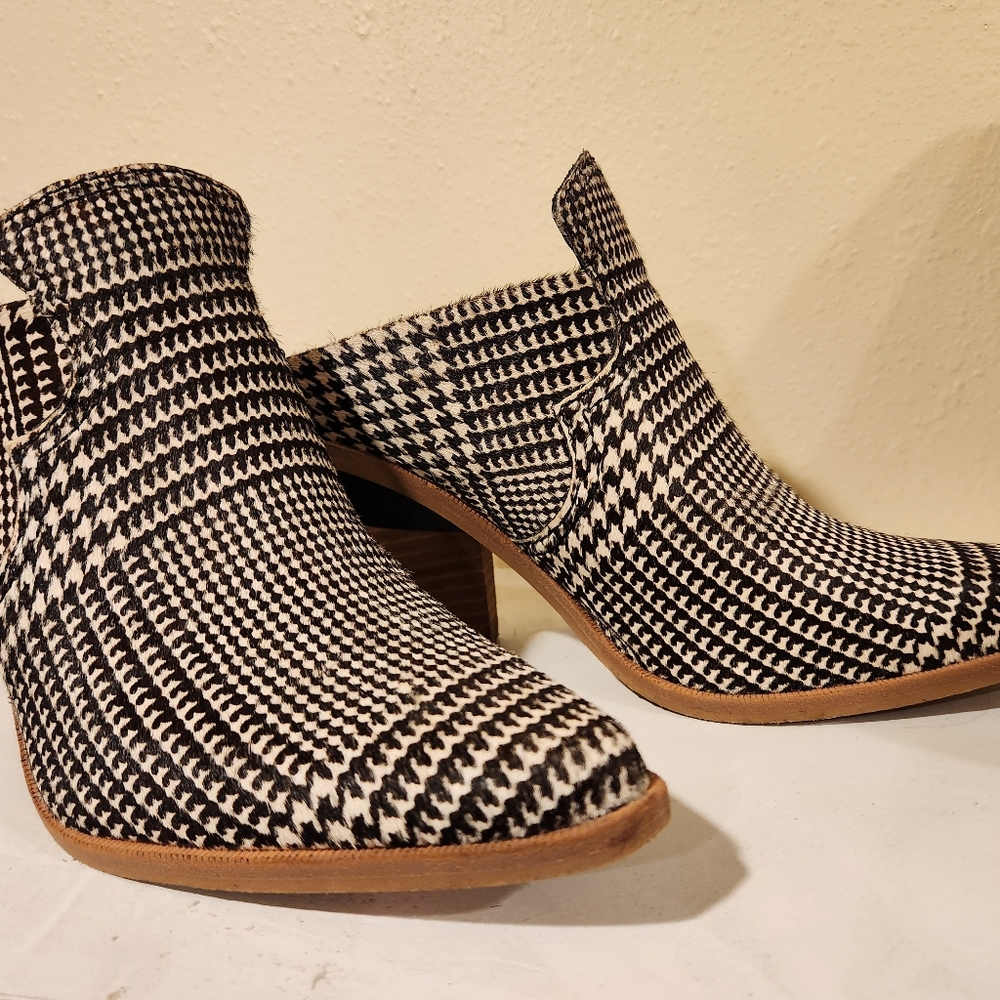 Gianni Bini slip on booties